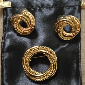 Elegant Gold-Tone Jewelry Set
